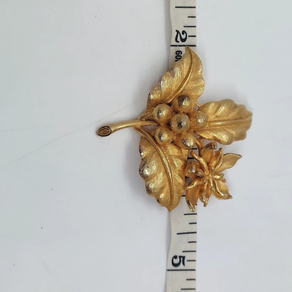 Vintage Gold Tone Leaf‎ Flower Brooch - Picture 4 of 4